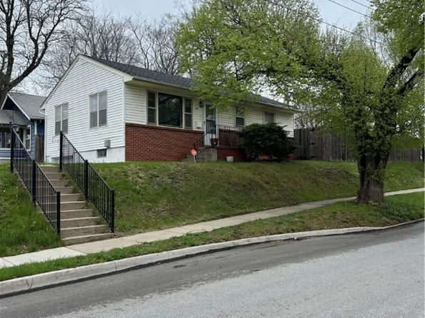 102 Hull Ave, Des Moines, IA 50313
