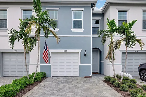 1807 SE Ocean Cove Way Photo 1