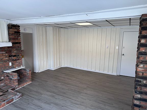 2nd image of 10 E Washington St APT 5