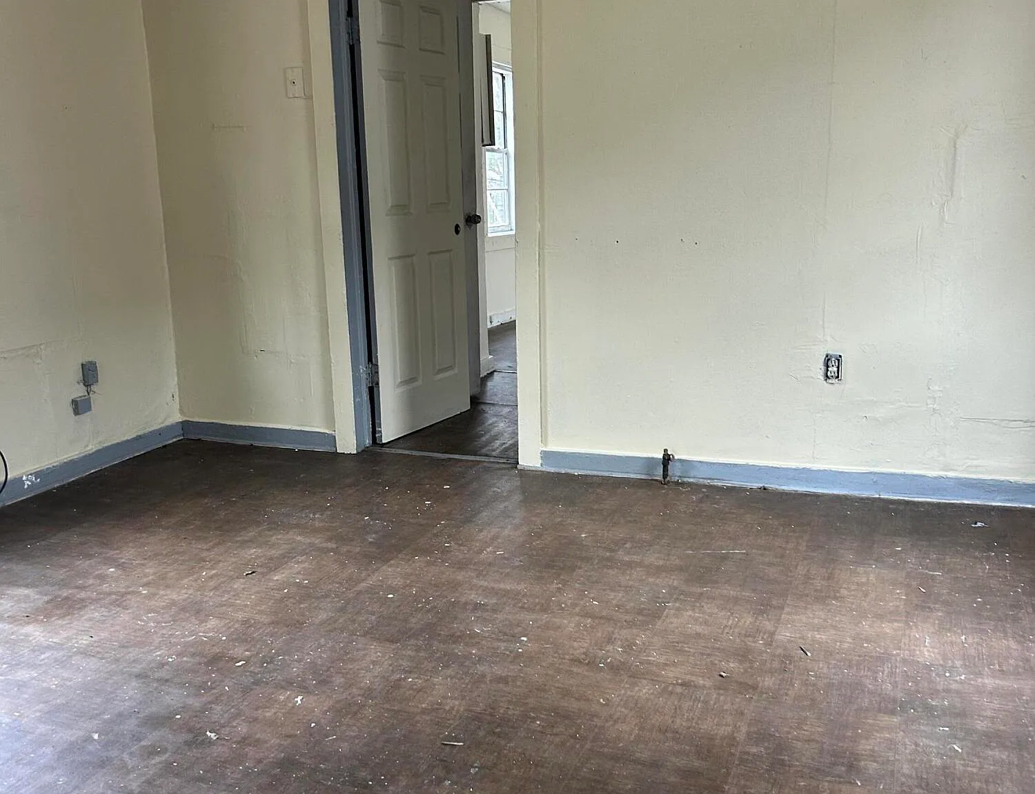 1 bed, 1.0 bath, 560 sqft, $350 — Photo 2