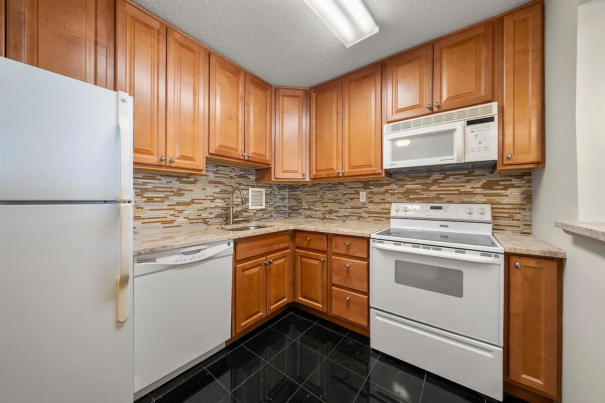 Building Photo - 7855 Boulevard East #18K