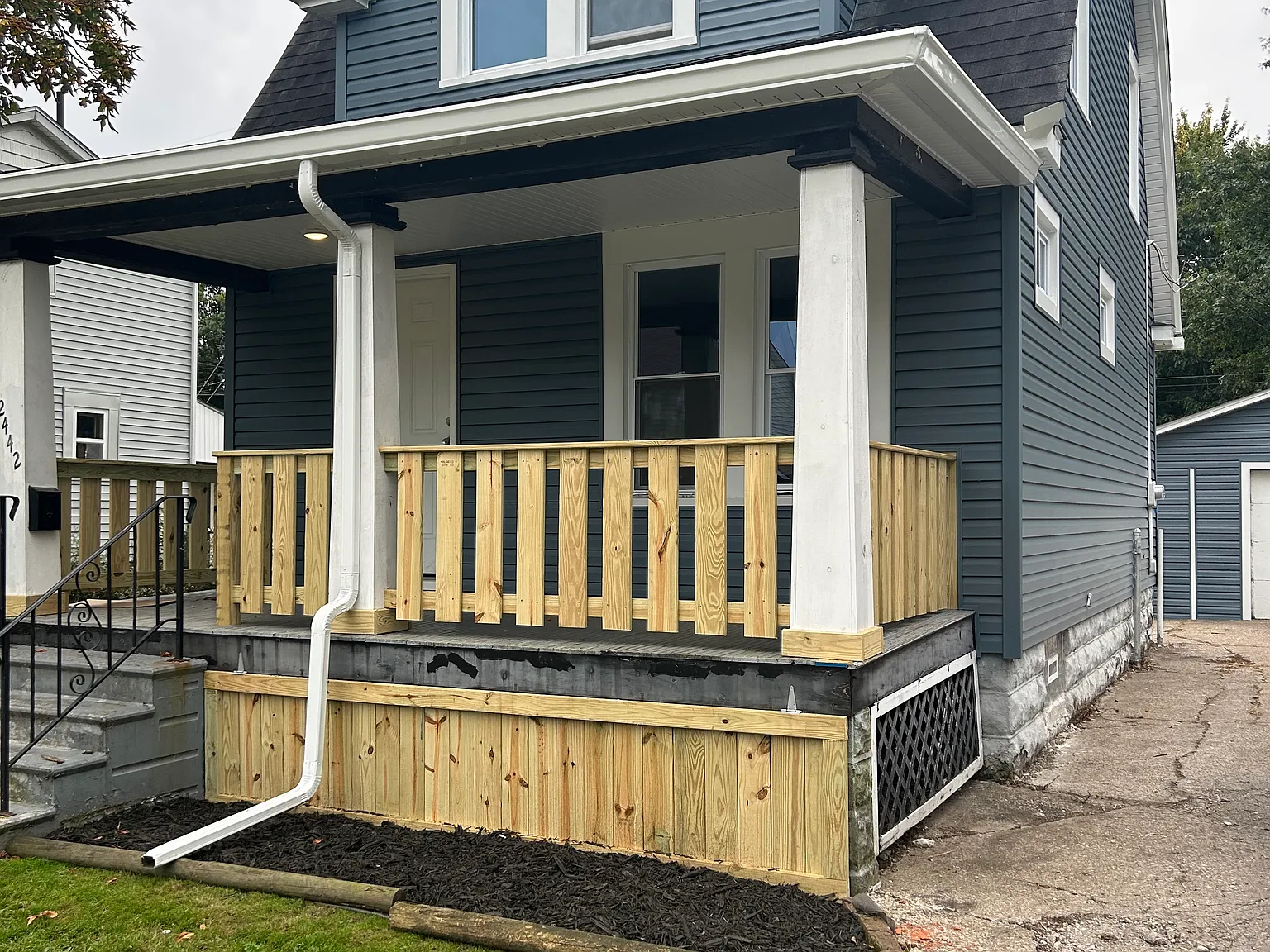 2 bed, 842 sqft, $1,100 — Photo 1