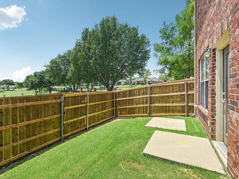 Oaks Estates of Coppell — Photo 32