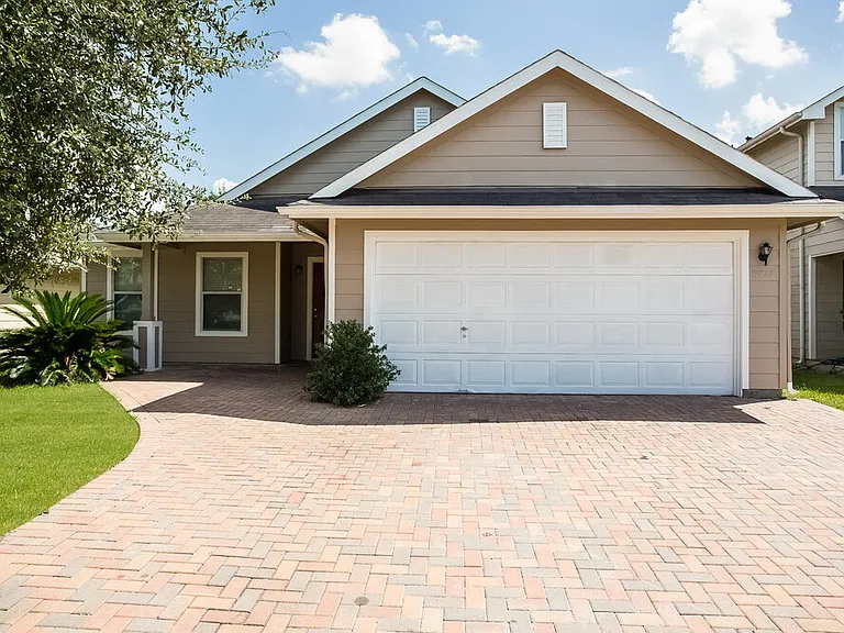 19722 Twin Rivers Dr — Photo 1