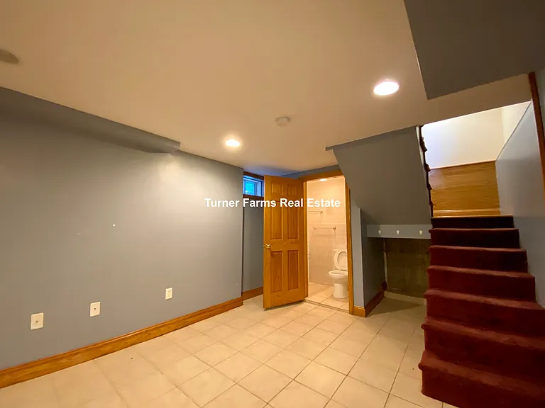 241 W 3rd St #2A — Photo 33