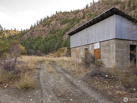 4th image of 372 Mad Ranch Lane