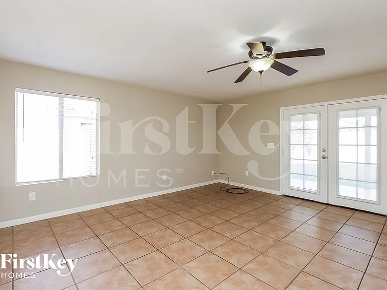 848 E Morelos St — Photo 3