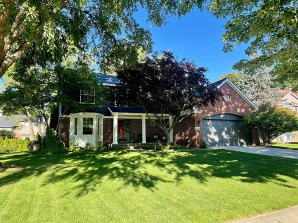5613 Adderstone Dr, Clarkston, MI 48346