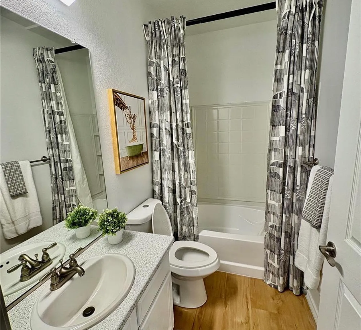 7222 S Blackhawk St — Photo 4