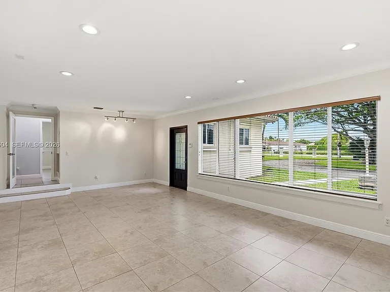 6801 SW 102nd Ave — Photo 4