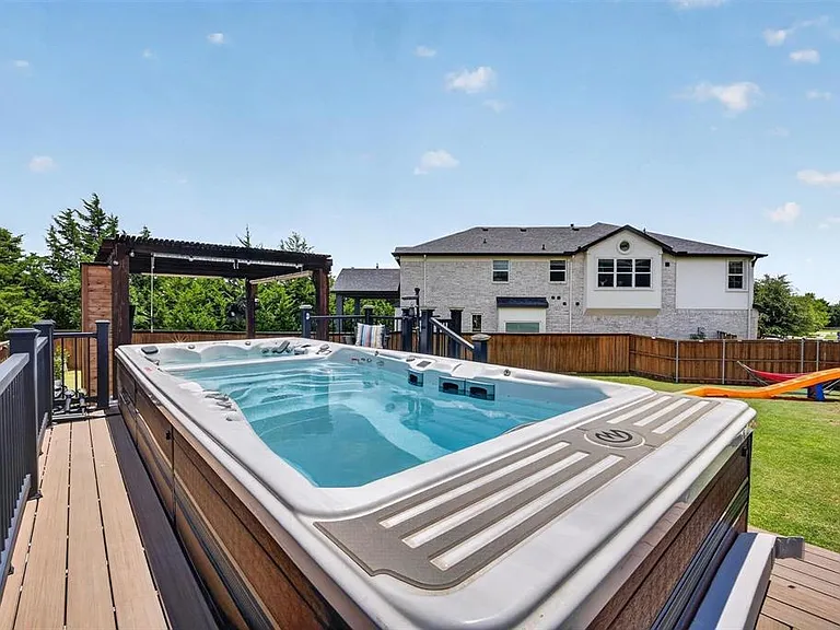 8700 Fairway Ln — Photo 1