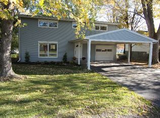 22 W Fallbrook Ave, Dallas, PA 18612