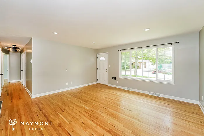 3 bed, 2.0 bath, 1134 sqft, $1,645 — Photo 4