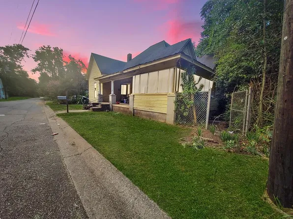 218 Anderson St SW, Dawson, GA 39842