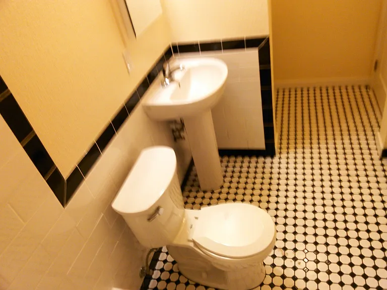 The most Beautiful Renovated Apartments - 1 block form Botanical Gardens — Photo 6