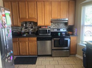 6008 Edgelake Dr, Virginia Beach, VA 23464