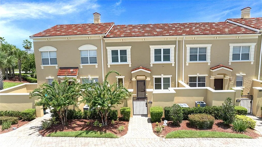 4 bed, 3.5 bath, 1950 sqft, $2,400 — Photo 3