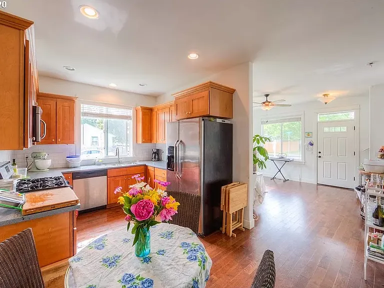 7879 SE Raymond St — Photo 3