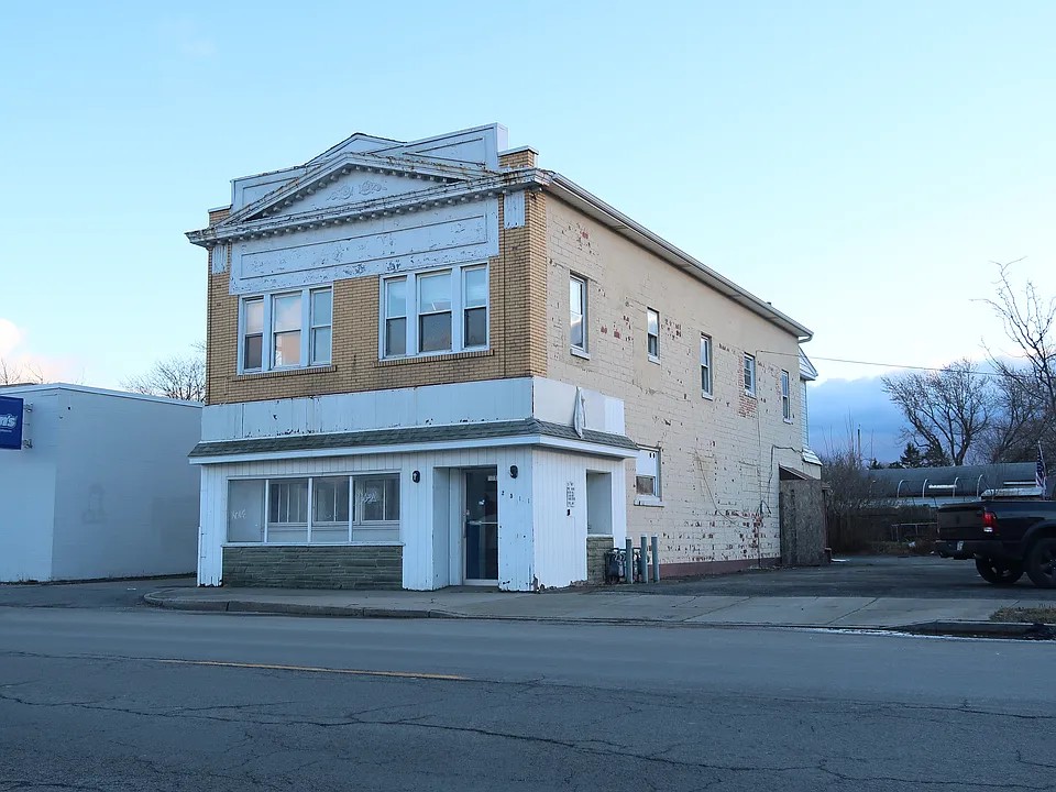 2511 Pine Ave #4