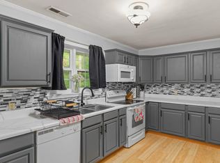 606 River Bluff Dr, Sheffield, AL 35660
