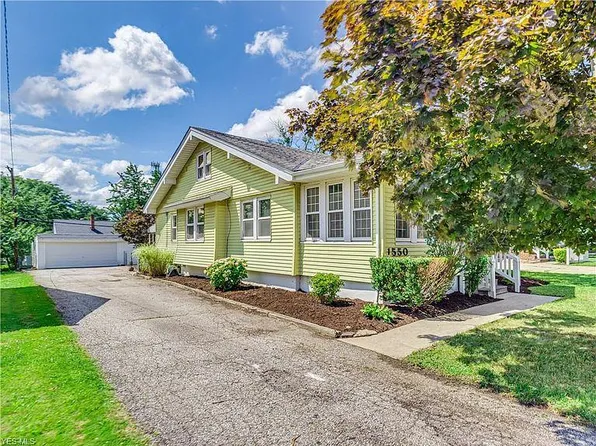 1550 Longwood Dr, Mayfield Heights, OH 44124