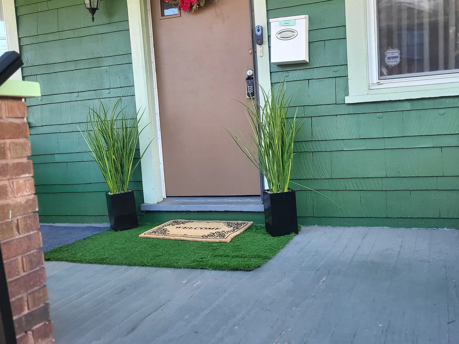 3 bed, 2300 sqft, $1,500 — Photo 1