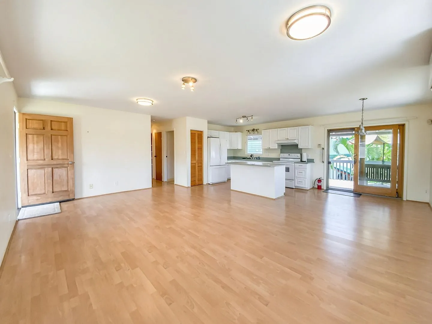 3 Bedroom, 2 Bathroom House with Large Carport in the Heart of Haleiwa Town — Photo 2