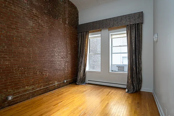 Rented by Roumila Real Estate LLC | media 16