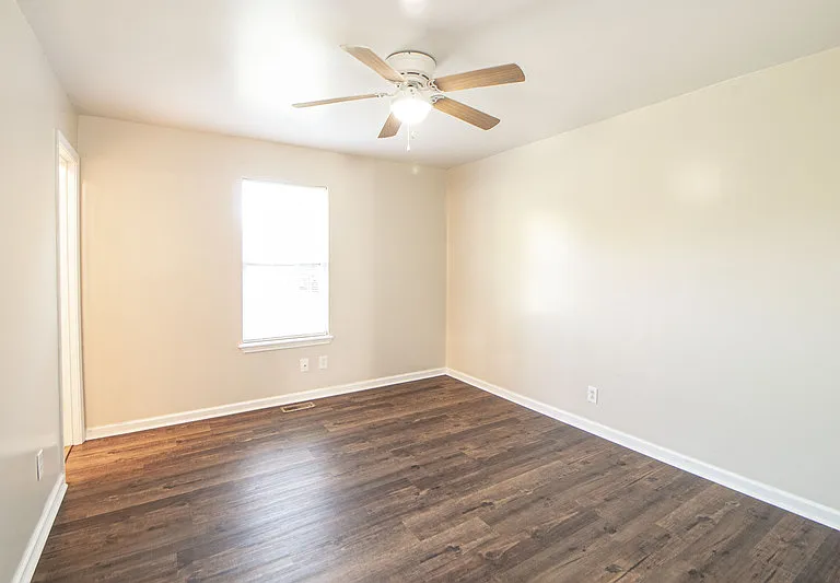 529 Indian Ave — Photo 17