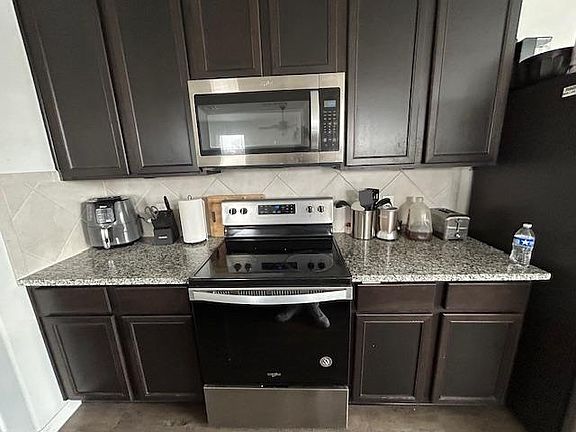 4th image of 966 Marquis Dr