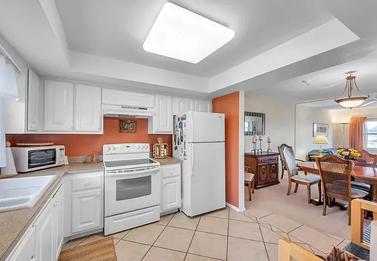 4725 Cove Cir #308 — Photo 3