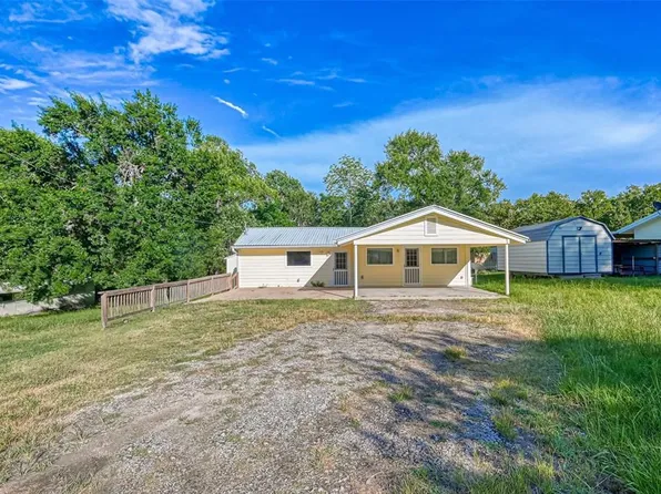 4 Rainbow Dr, Huntsville, TX 77320