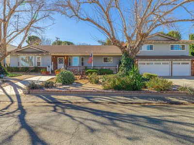 42111 Silver Puffs Dr, Lancaster, CA, 93536