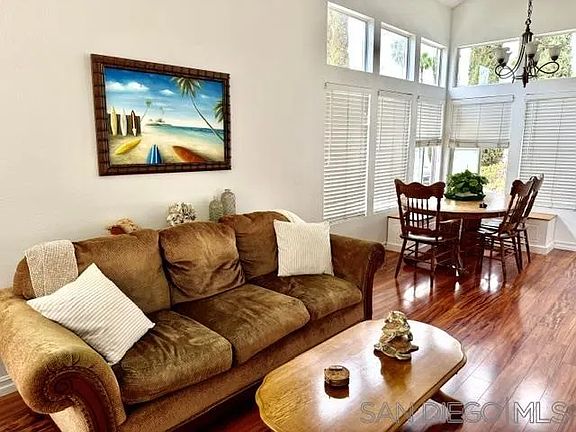 4th image of 801 Mosaic Cir