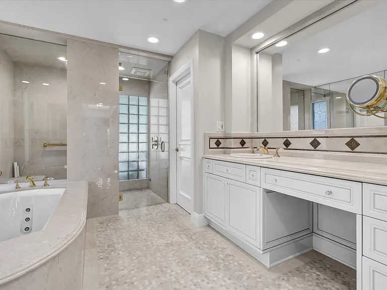 1070 Granville Dr — Photo 24