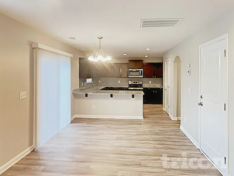 919 Dovefield Ln — Photo 6