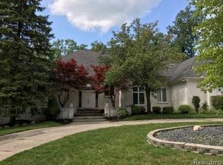 6195 Oak Trl, West Bloomfield, MI 48322