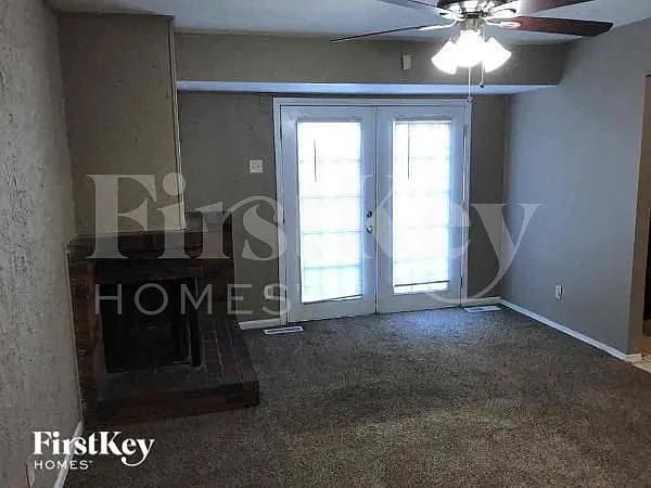 3 bed, 2.0 bath, 1375 sqft, $1,925 — Photo 3