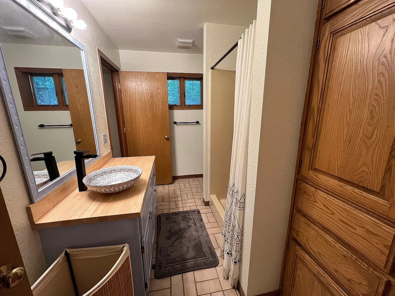 3 bed, 2696 sqft, $2,800 — Photo 4