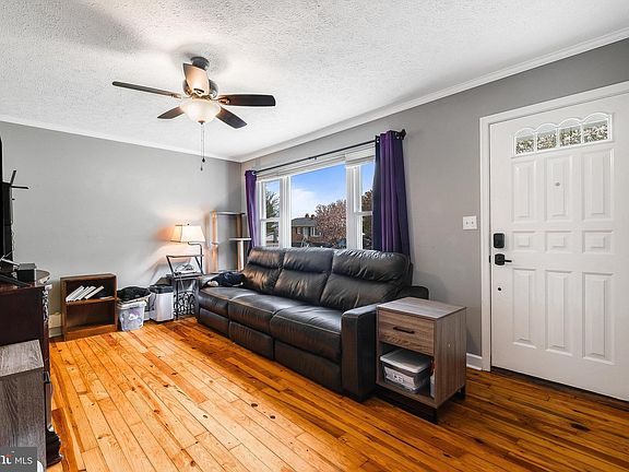 4th image of 69 Jefferson St