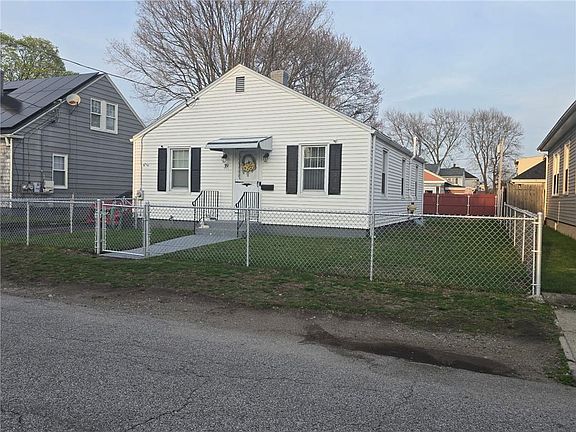 2nd image of 39 Clinton St