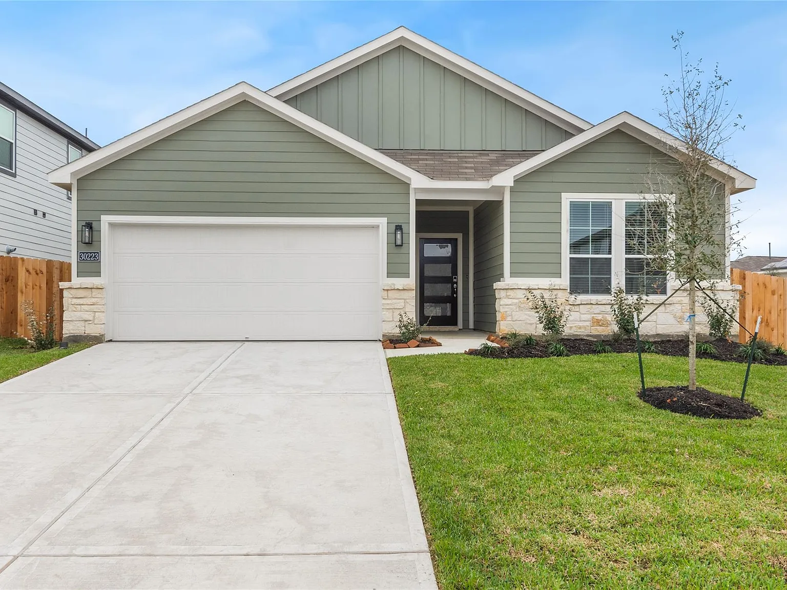 4 bed, 2021 sqft, $2,600 — Photo 3