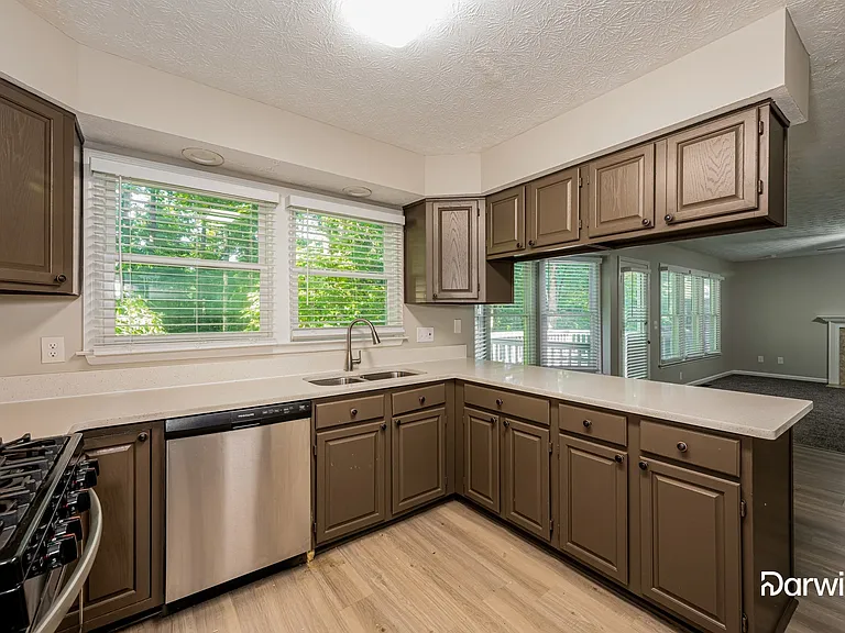 745 Mountain Oaks Pkwy — Photo 3
