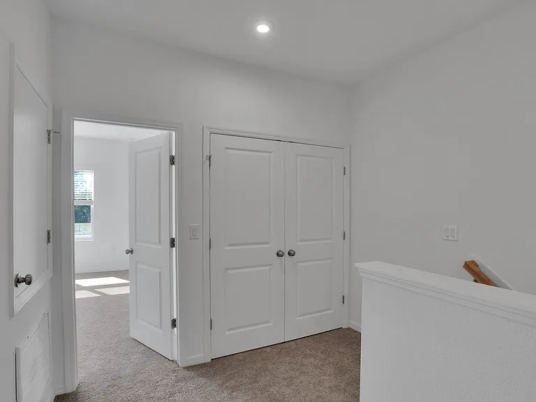 298 Anthony Dr — Photo 8