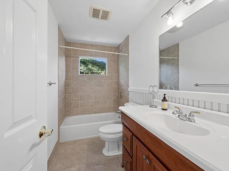 23 Whiting Rd — Photo 16