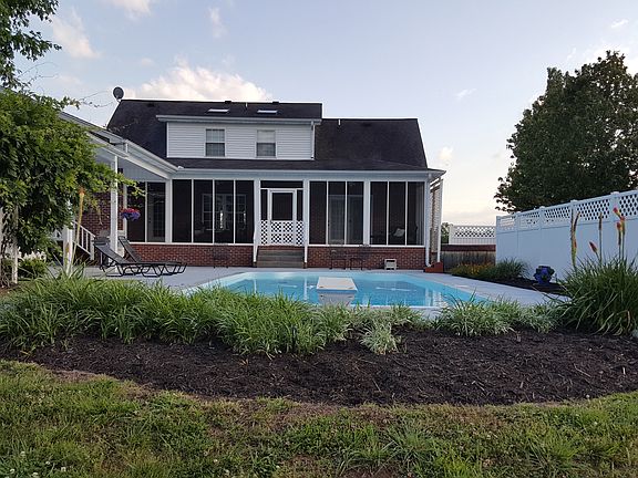 Awesome pool/screened porch