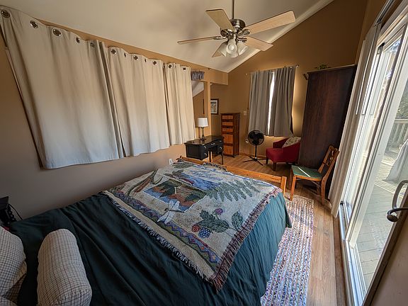 Open sleeping loft above sunroom