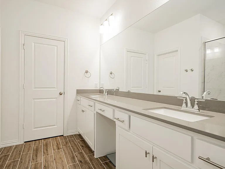 537 Parkside Dr — Photo 10
