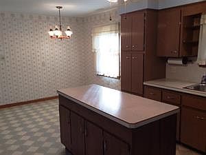 4th image of 12 Andrew Ln