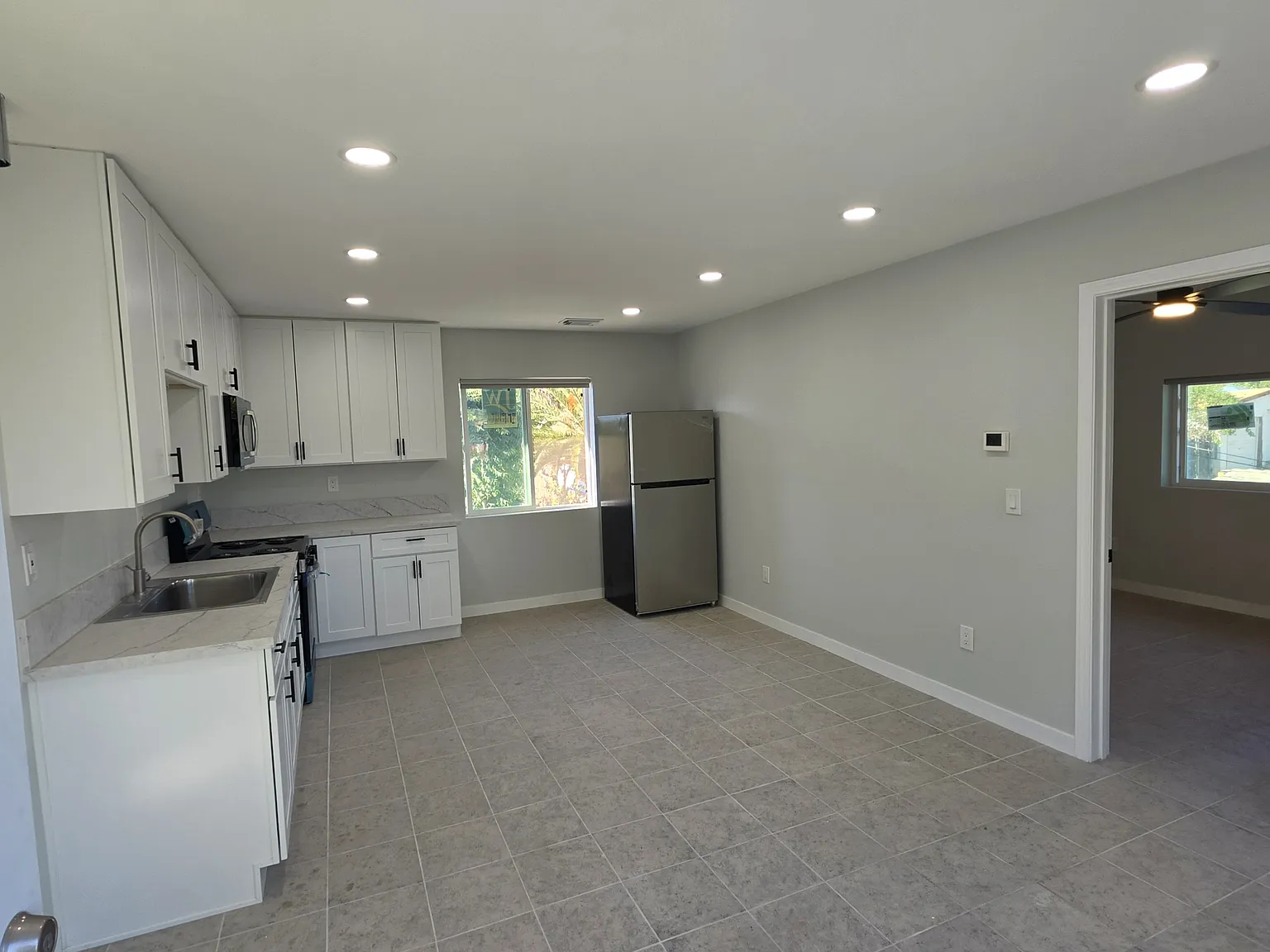 2 bed, 700 sqft, $2,590 — Photo 2